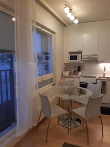 Pieni moderni saunallinen kaksio keskustan lähellä