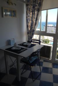 M3 904 Azul Mediterráneo bonito y confortable estudio