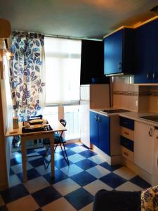 M3 904 Azul Mediterráneo bonito y confortable estudio