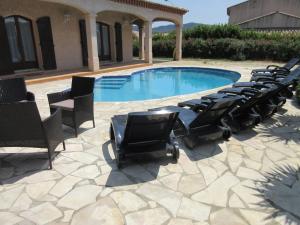 Villas VILLA SPACIEUSE, CLIMATISATION, PISCINE, JARDIN PAYSAGE, PROCHE MER : photos des chambres