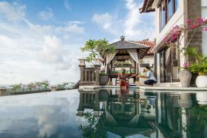 Villa Amanie - Private Villa with Infinity pool, Stunning Views and Cook