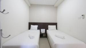 Clean and Cozy 2BR Apartment Parahyangan Residence By Travelio
