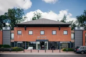 DC Hotel Charleroi Airport - 沙勒罗瓦