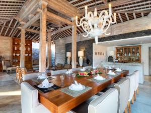 Villa Mannao by Villa Finder