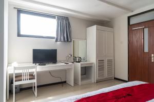 RedDoorz Plus @ Sawah Besar