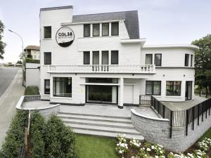 Beautiful Mansion in Kluisbergen with Sauna