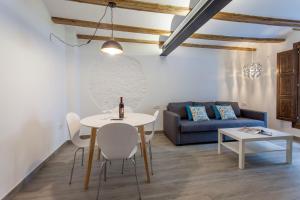 One-Bedroom Apartment room in ApartUP Central Market I