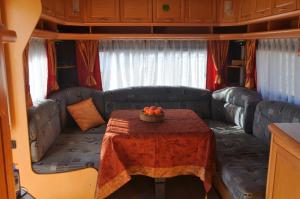 Campings Guillerin Caravan and Glamping : photos des chambres