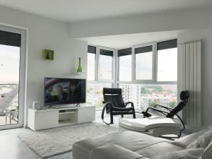 Luxury Westpark 2 Residence with Lake View