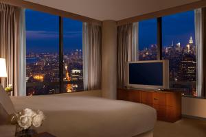 Junior King Suite room in Millennium Hilton New York Downtown