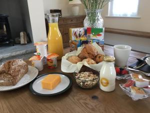 Conways Cottage with Sea View Nestling by Cliffs-of-Moher