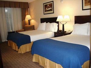 Standard Double Room with Two Double Beds room in Holiday Inn Express Little Rock-Airport an IHG Hotel