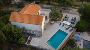 Apartement Amazing apartment with private pool - 50 meters from sea Splitska Horvaatia
