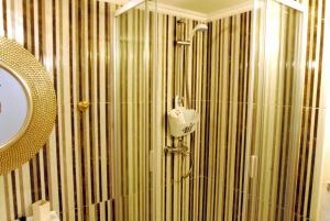 Temple of Love Zen free parking