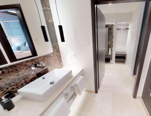 White Pearl Apartment 3.07