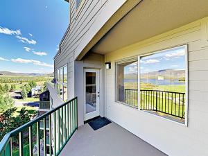 Three-Bedroom Apartment room in Lakepoint Condo #708 Condo