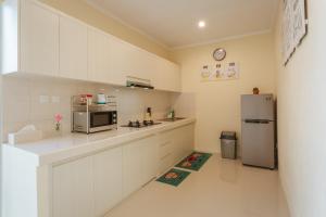 Villa Julie & Villa Sydney, Seminyak - 2 Bedroom Modern Pool Villas!