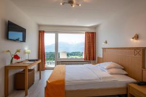 Superior Single Room with Balcony and Mountain View room in Hôtel Splendide