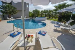 Luxury Xenos Villa 2 With 4 Bedrooms , Private Swimming Pool, Near The Sea - 蒂加基