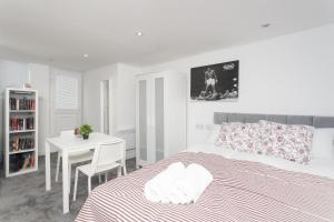 Leeds House