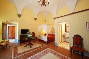 Superior Suite (3 Adults) room in Villa Il Fedino