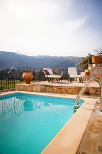 Stone Built Villa Galatia, Poolside & Perfect View - Goníon