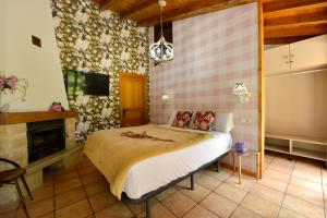 Piscina climatizada y cubierta 365 dias en Casa Rural con Encanto El Puentuco una de las casas mas valoradas de Cantabria