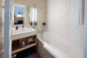 Hotels Hotel Sainte Victoire : Suite Prestige 