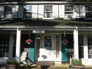 白色特里斯汽车旅馆 - 沃特维尔谷