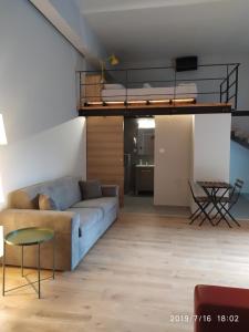Thess Rooms Georgiou Katechaki 13