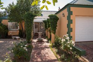 Roses and Pebbles B & B Guest House