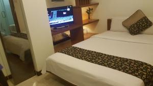 PENINSULA SEMANTAN SUITEs