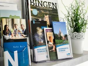 Schöne, neue Ferienwohnung am Rhein und mit Balkon