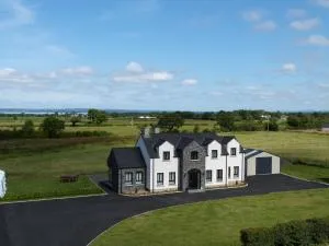 Boutique Country House Aldergrove - British