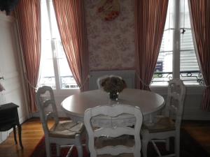 4 star Апартамент Appartement Le Soleil Dort Шартр Франция