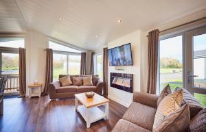Silverwood Luxury Lodges & Bistro Barn