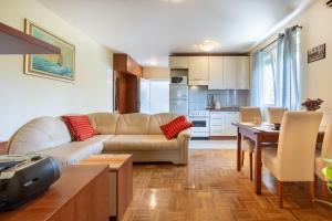Apartment Sweet 