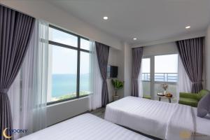 Phòng 2 Giường Đơn Nhìn Ra Thành Phố (Twin Room with City View)