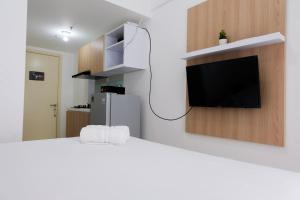 Comfy Studio at M-Town Gading Serpong Apartment By Travelio