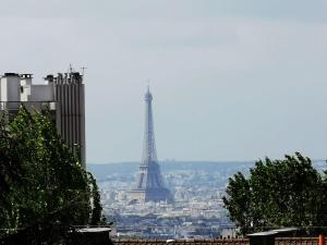 Appartements Paris charmant appartement famillial vue Tour Eiffel : Appartement avec Balcon