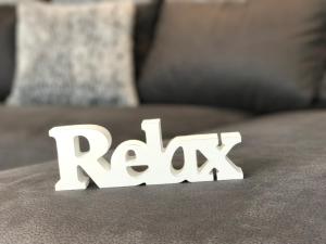 Schöne, neue Ferienwohnung am Rhein und mit Balkon