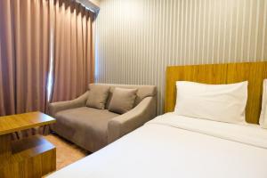Best Furnished Studio Grand Kamala Lagoon Apartment By Travelio