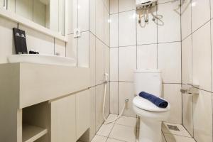 Best Furnished Studio Grand Kamala Lagoon Apartment By Travelio