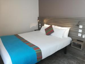 King Room - Disability Access room in Hotel Le Majestic Canet plage