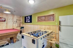 Towering Pines Cabin & Game Room