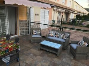 ADOSADO NUEVA OROPESA