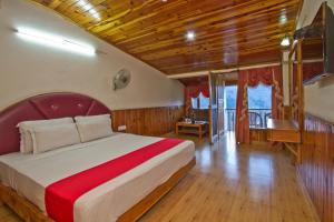 Sarthak Resorts-Reside in Nature with Best View, 9 kms from Mall Road Manali