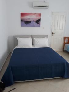 PINE HOUSE SANTORINI PERISSA 150 METERS FROM SEA.