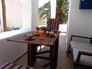 PINE HOUSE SANTORINI PERISSA 150 METERS FROM SEA.