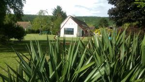 Maisons de vacances Gite Dans Parc De Sculptures - Gite 